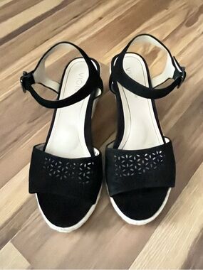 Vionic Ariel Women's Wedge Supportive Sandal Black Laser-Cut,Ankle Strap 8.5 New